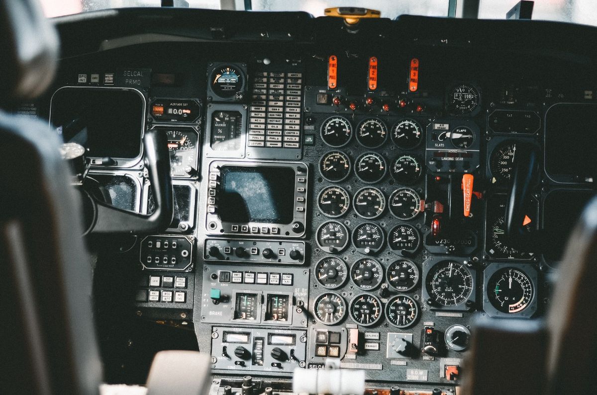 Picture of an airplane's cockpit - Photo by Leonel Fernandez on Unsplash